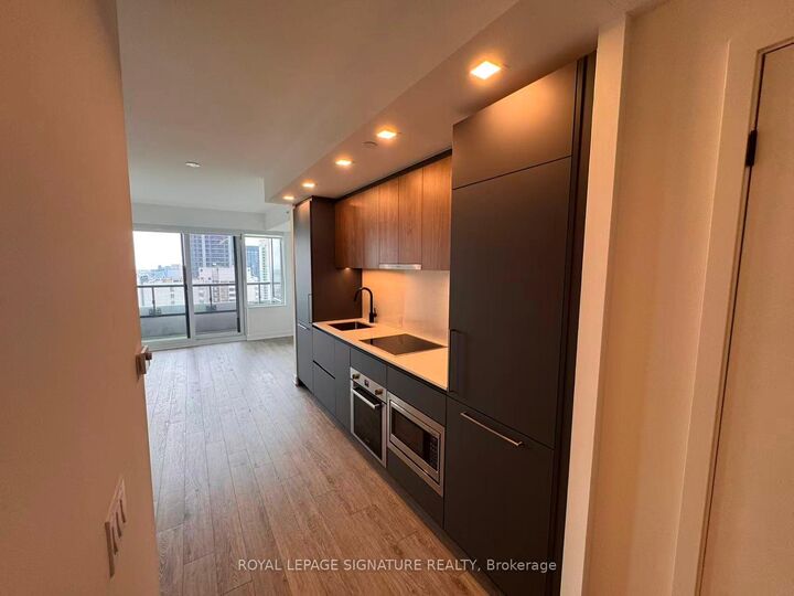Property Photo: 609 Sherbourne Street 3001 ON M4X 1K7