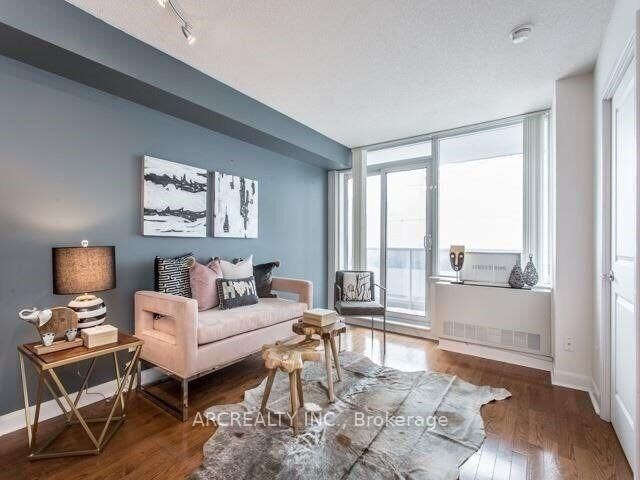Property Photo:  4968 Yonge Street 3611  ON M2N 7G9 
