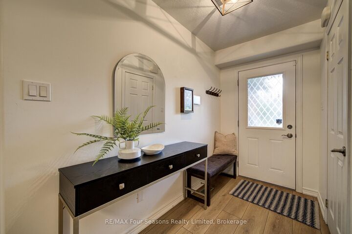 60 Barr Street — photo 1