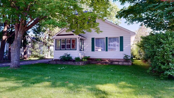Property Photo:  621 11th Street W  ON N4K 3T2 