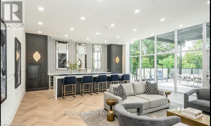 Property Photo: 71 Wyndham Street 902 ON N1E 5R3