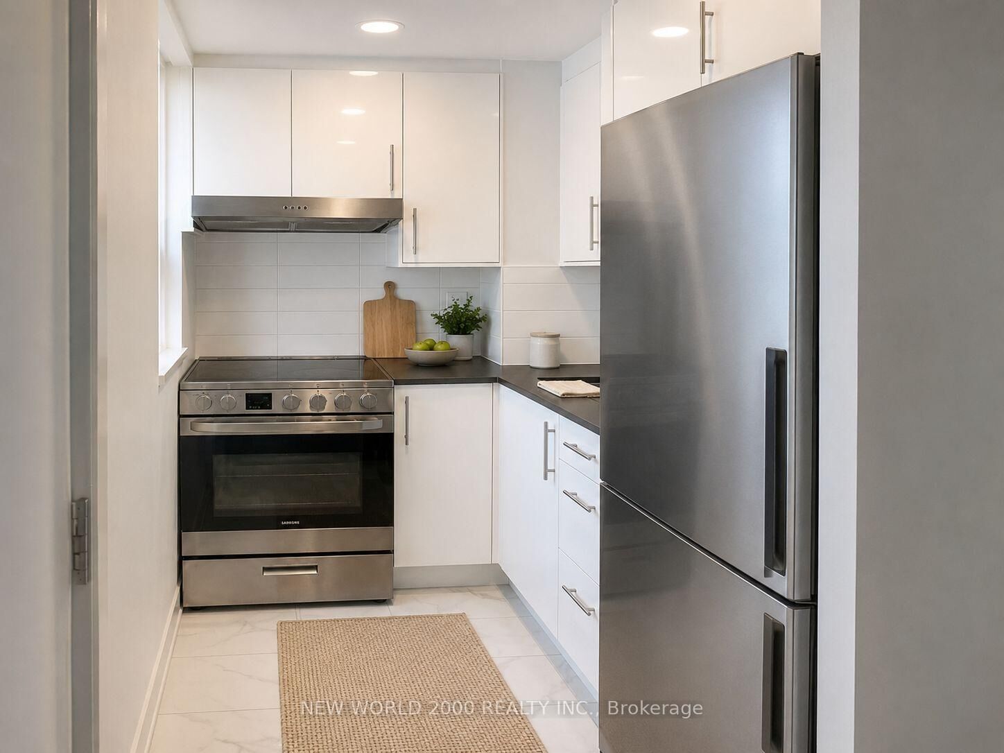 Property Photo:  88 Bernard Avenue 307  ON M5R 1R7 