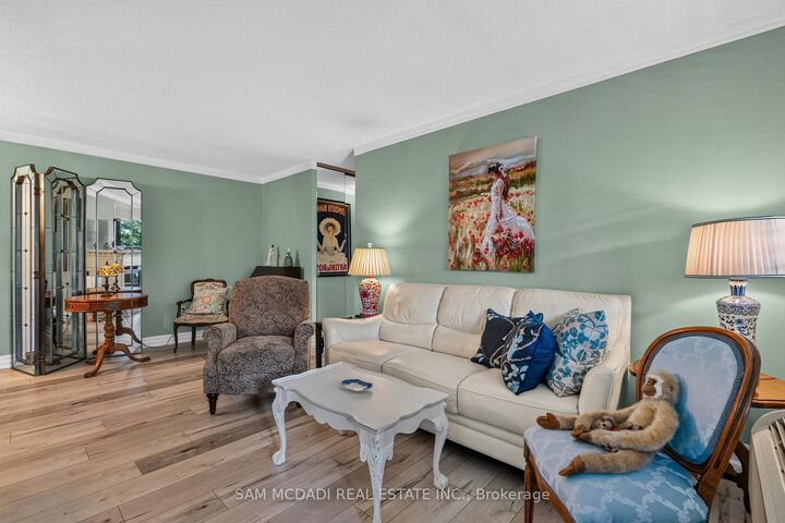 Property Photo: 966 Inverhouse Drive 412 ON L5J 4B6