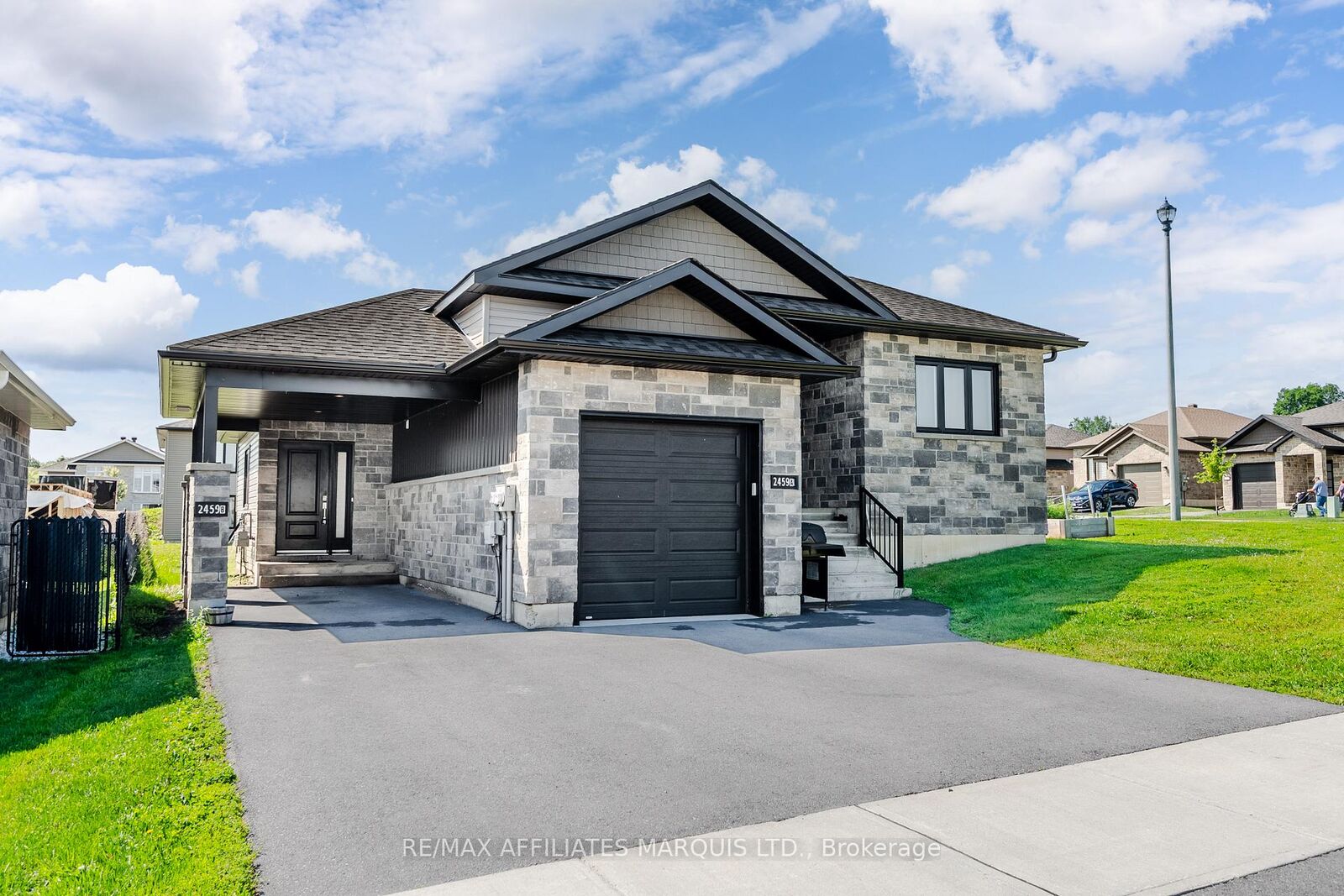 Property Photo:  2459 Watson Crescent  ON K6H 0H9 