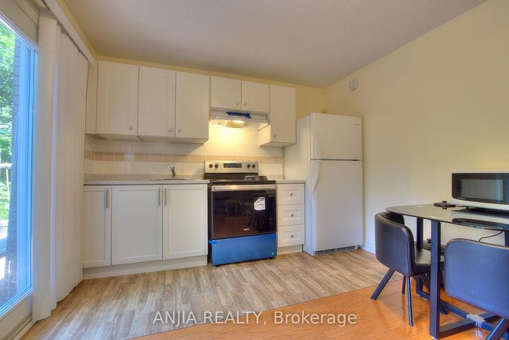 Property Photo:  6 Bellbury Crescent Back Yard 1B Above Ground  ON M2J 2J7 