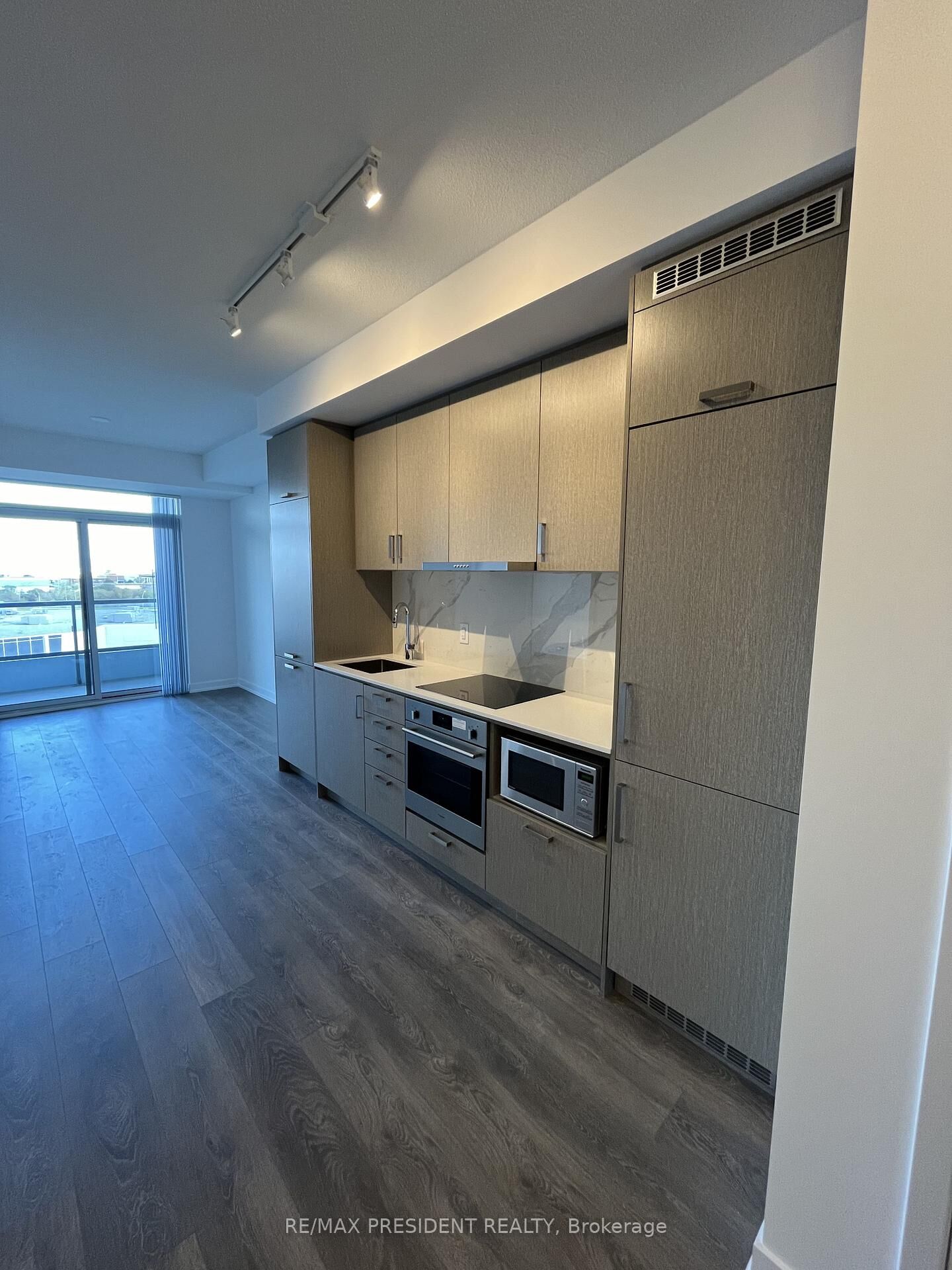 Property Photo: 60 Honeycrisp Crescent 616 ON L4K 0N5