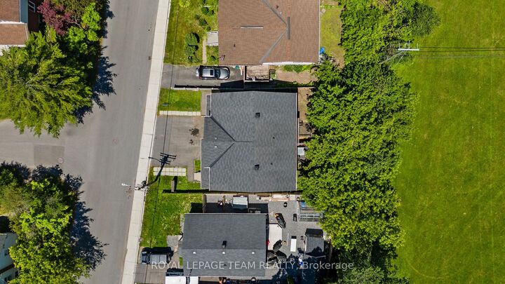 Property Photo:  1991 Banff Avenue  ON K1V 7X6 