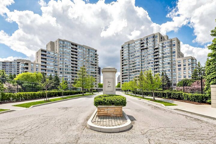 Property Photo:  11 Townsgate Drive 110  ON L4J 8G4 