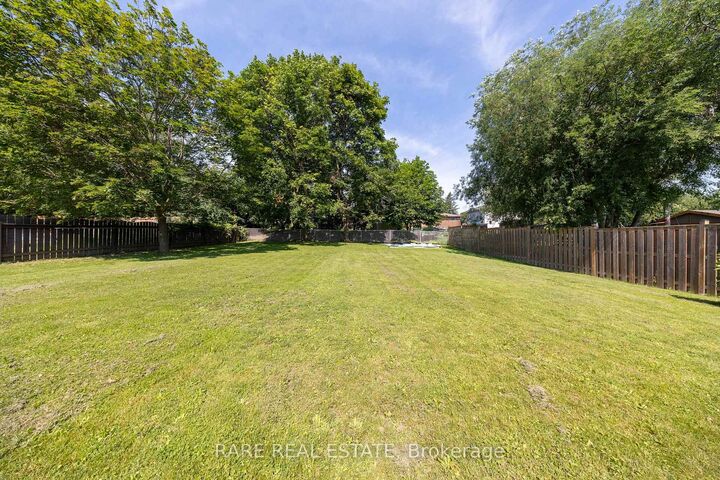 Property Photo: 258 Union Av Avenue ON L9L 1C2