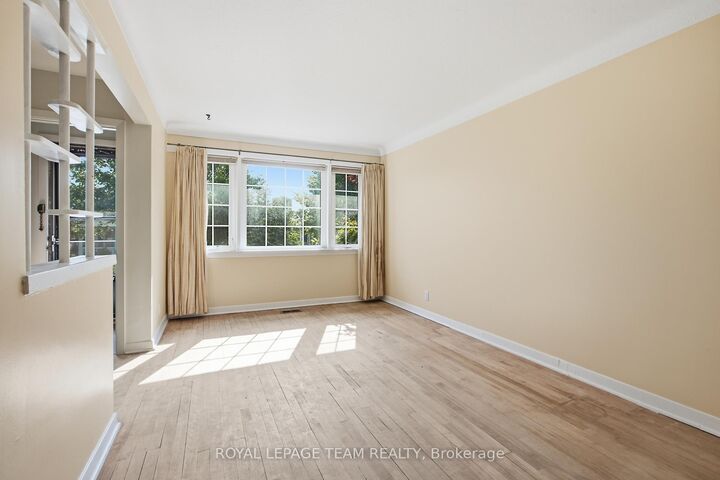 Property Photo: 1020 Riddell Avenue S ON K2C 2J5