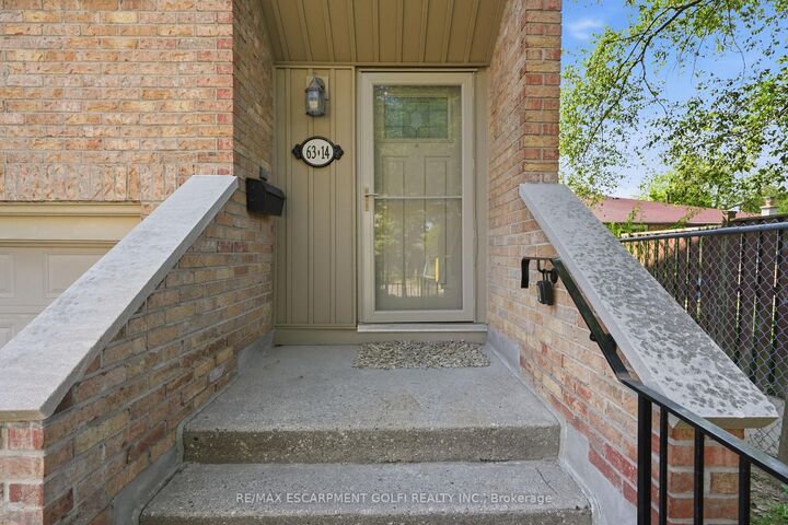 Property Photo: 63 Fonthill Road 14 ON L9C 6T1