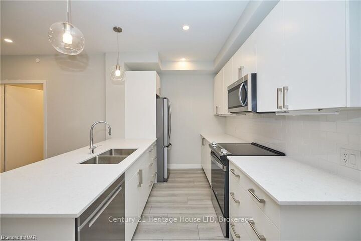 Property Photo:  118 West Street 704  ON L3K 4E6 