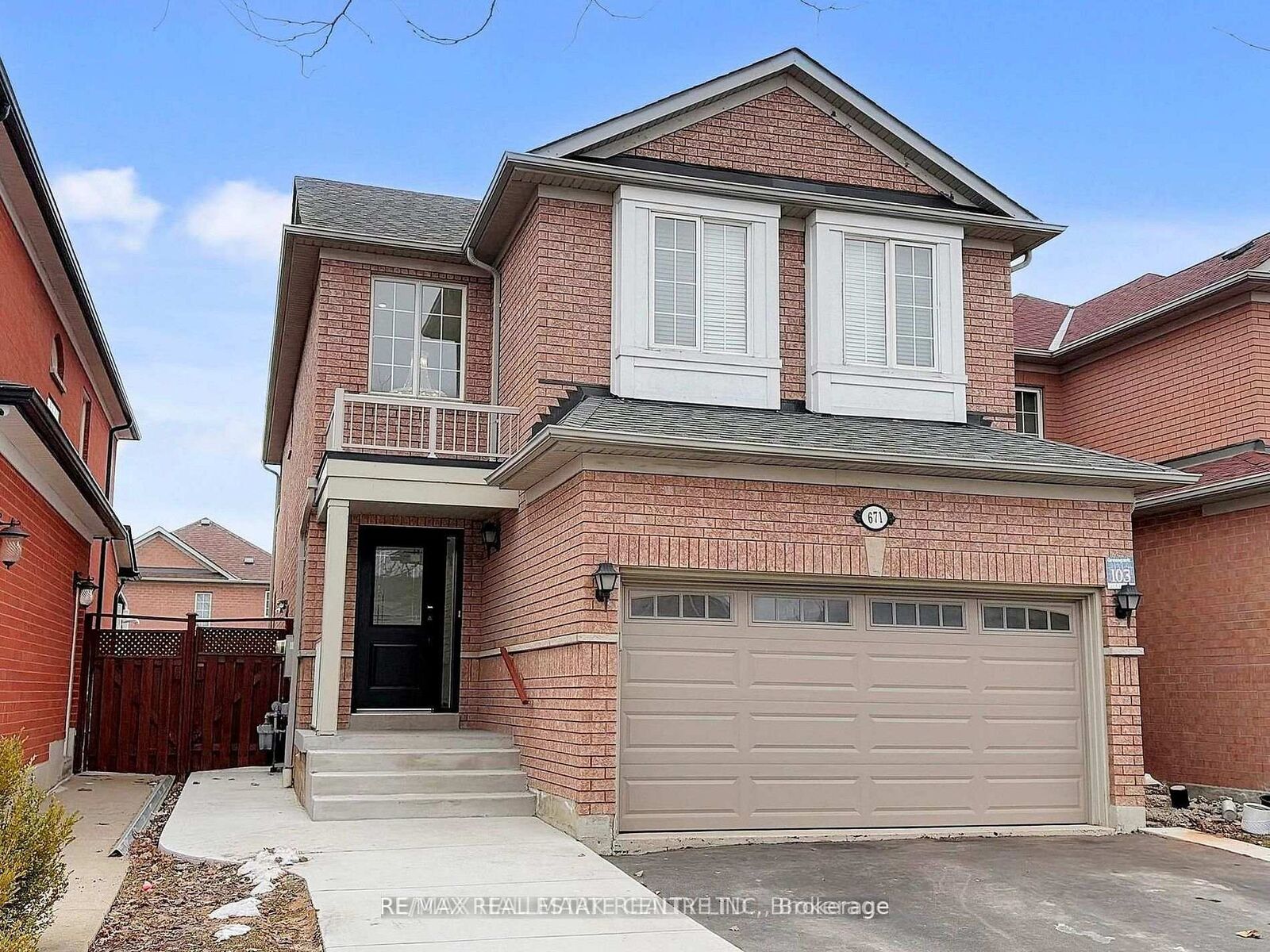 Property Photo:  671 Deckhouse Court  ON L5W 1P9 
