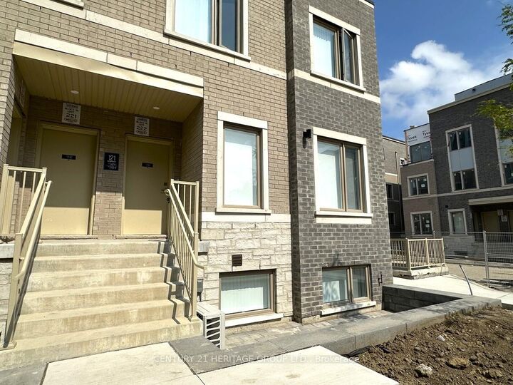 Property Photo:  121 Honeycrisp Crescent Th243  ON L4K 0N7 