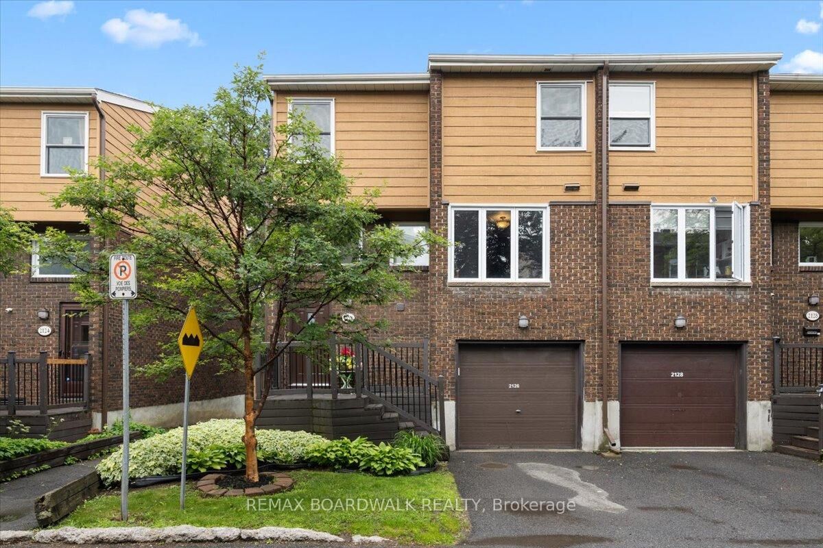 Property Photo:  2126 Eric Crescent 18  ON K1B 4P4 