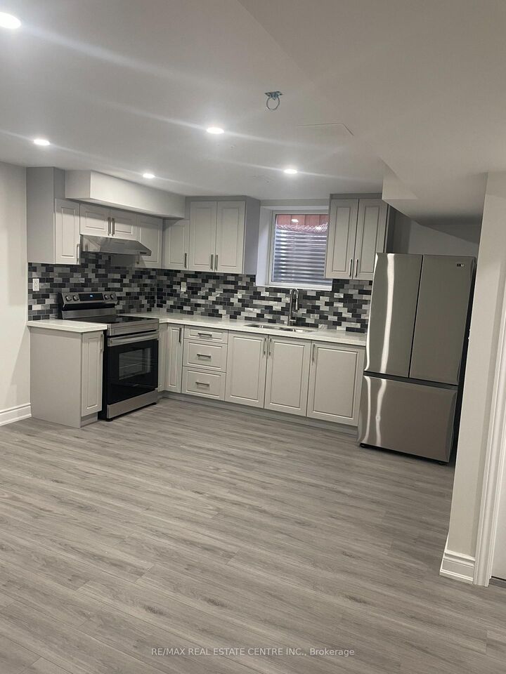 Photo de la propriété:  18 Alnwick Avenue  ON L7C 3P6 