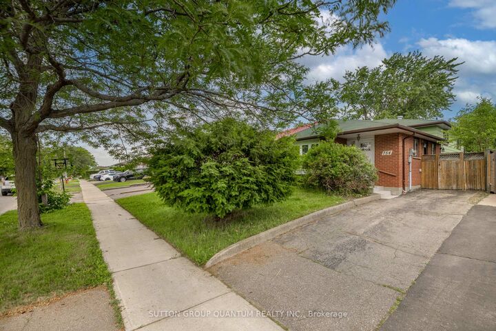 Property Photo: 754 Eaglemount Crescent ON L5C 1N9