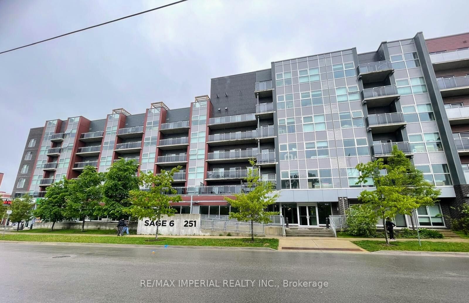 Property Photo:  251 Hemlock Street 526  ON N2L 0H2 