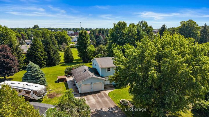 Property Photo: 18 Berg Crescent ON K0G 1J0