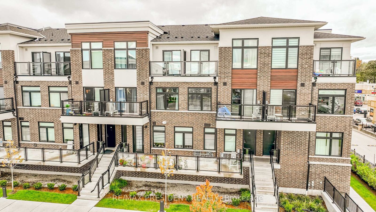 Property Photo: 755 Omega Drive 218 ON L1V 0H1