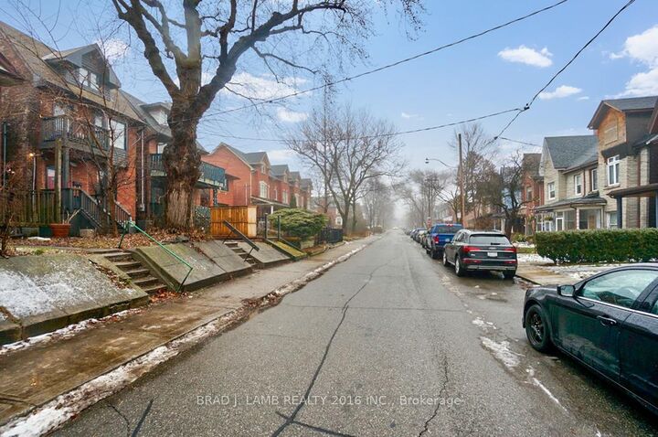 Property Photo:  731 Indian Road 3  ON M6P 2C9 
