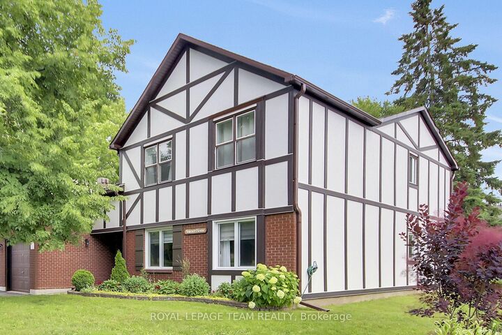 Property Photo:  10 Stonehill Court B  ON K2M 1E5 