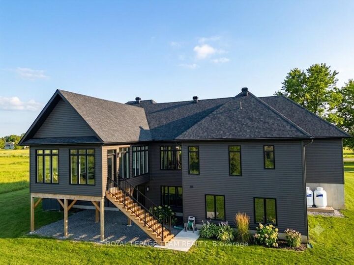 Property Photo: 224 Trudeau Crescent ON K4R 1E5