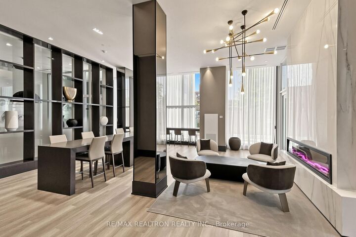 Property Photo: 250 Lawrence Avenue W 701 ON M5M 1B2
