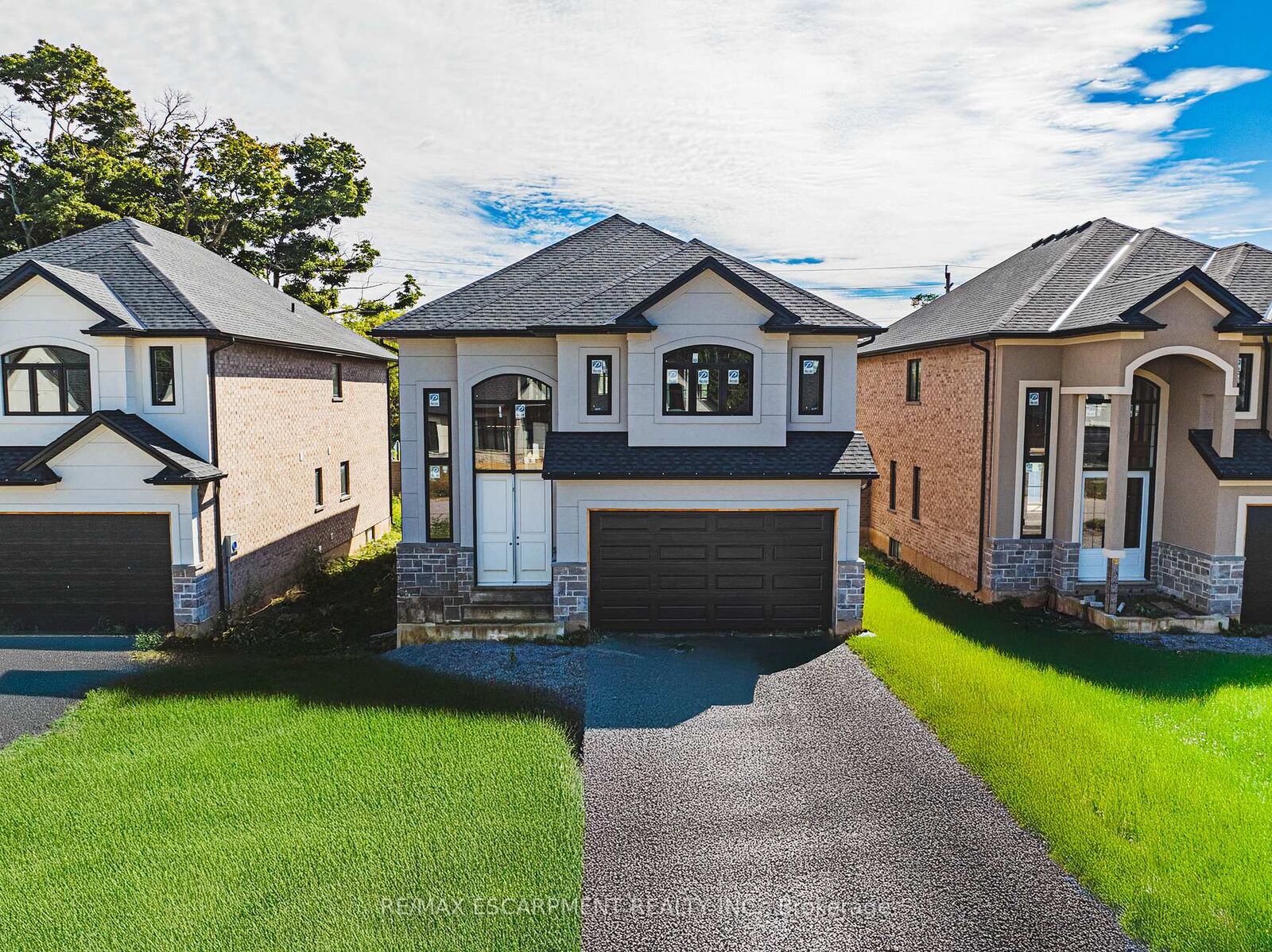 Property Photo:  40 Cesar Place  ON L9G 0G3 
