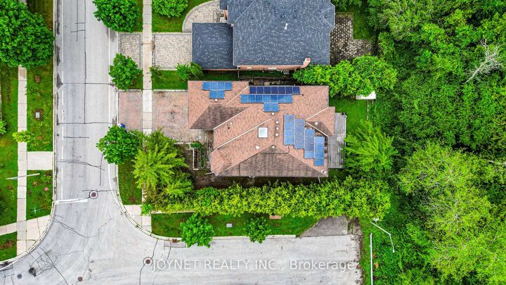 Property Photo: 2 Woodriver Street ON L4S 1B2