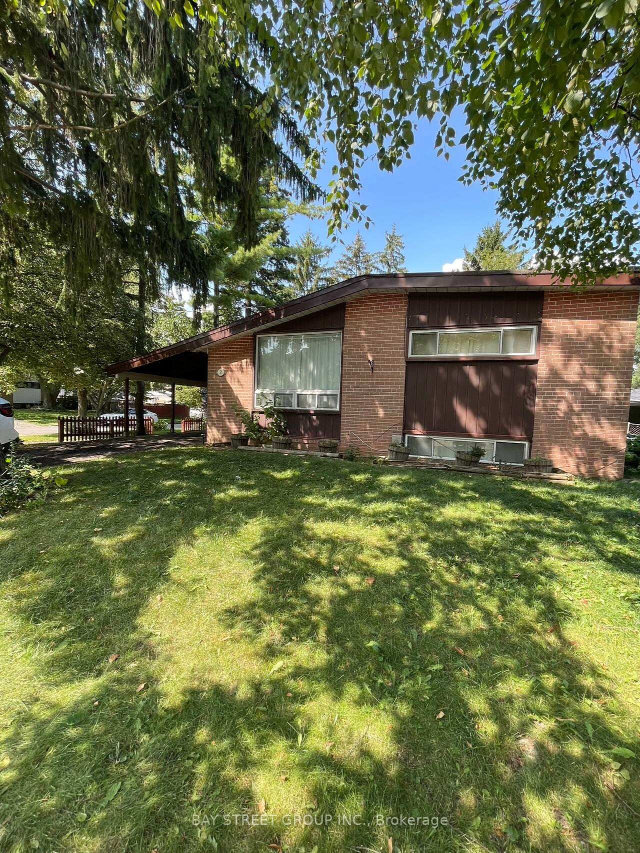Property Photo:  2 Norwalk Street  ON M1J 2V1 
