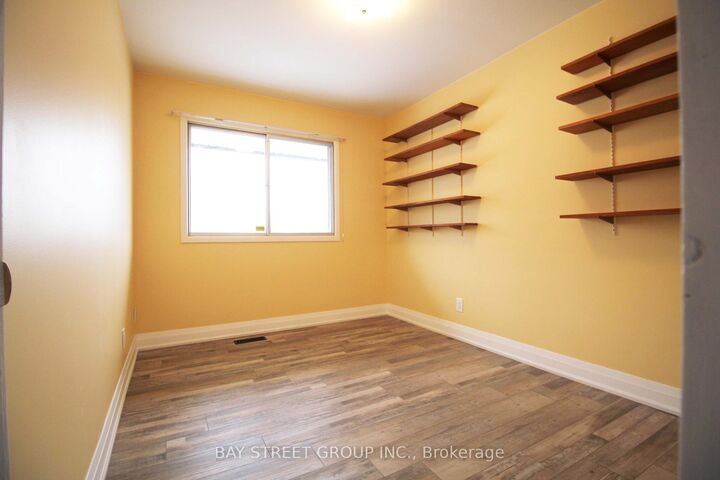 Photo de la propriété:  27 Glenbarr Road  ON L2T 1Y2 