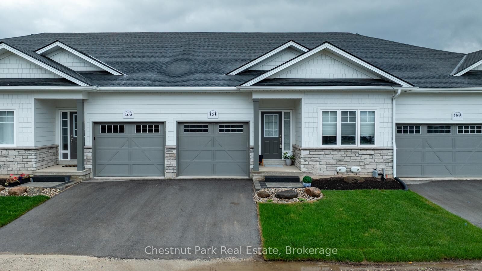 Property Photo: 161 Hawthorn Crescent ON N0H 1S0