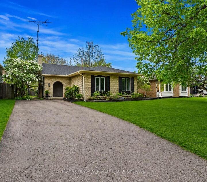 Property Photo:  7 Ameer Drive  ON L2N 3S9 