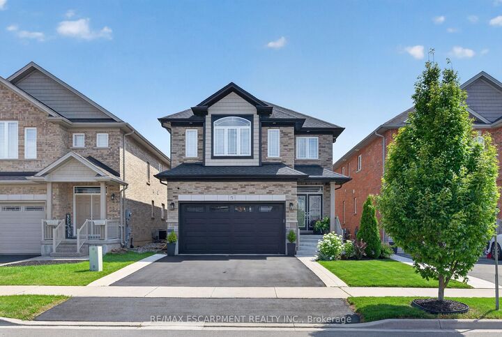 5 Narbonne Crescent — photo 1