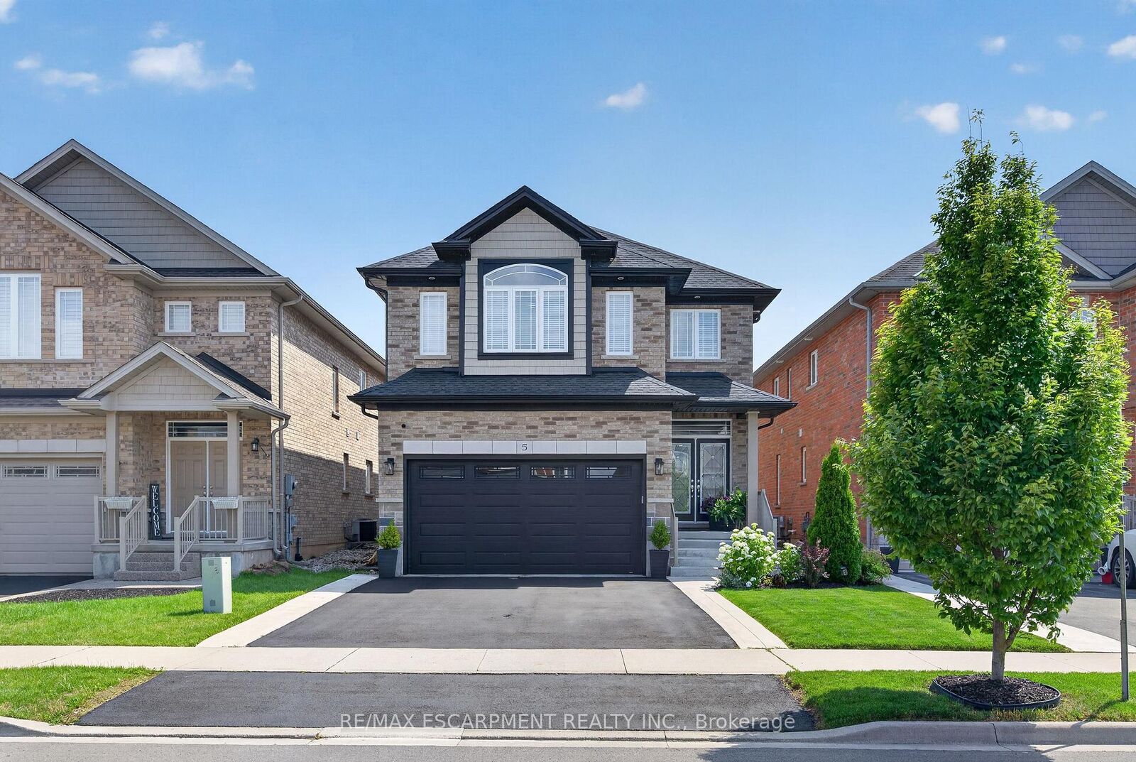 Property Photo: 5 Narbonne Crescent ON L8G 0J8