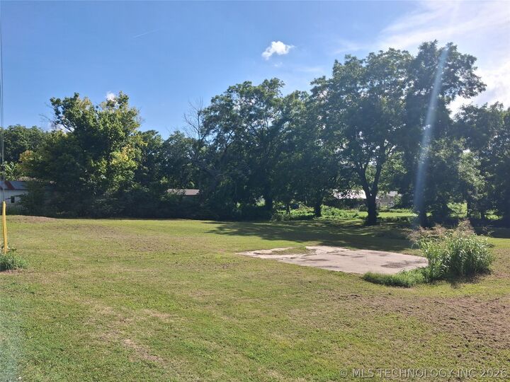Property Photo: 514 W Creek OK 74426