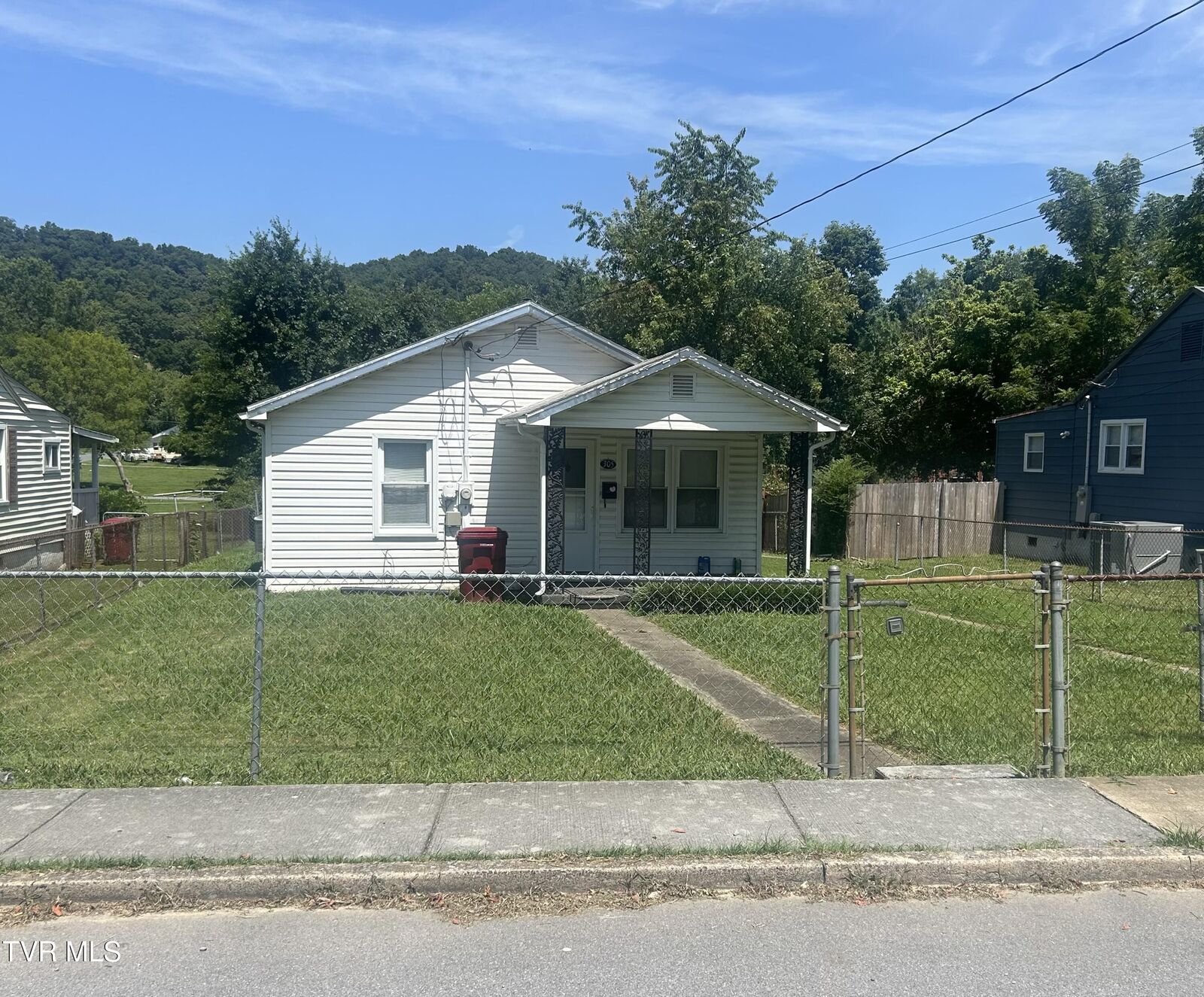 Property Photo: 305 Dyer Street TN 37601
