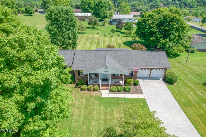 Property Photo:  105 Livesay Circle  TN 37857 