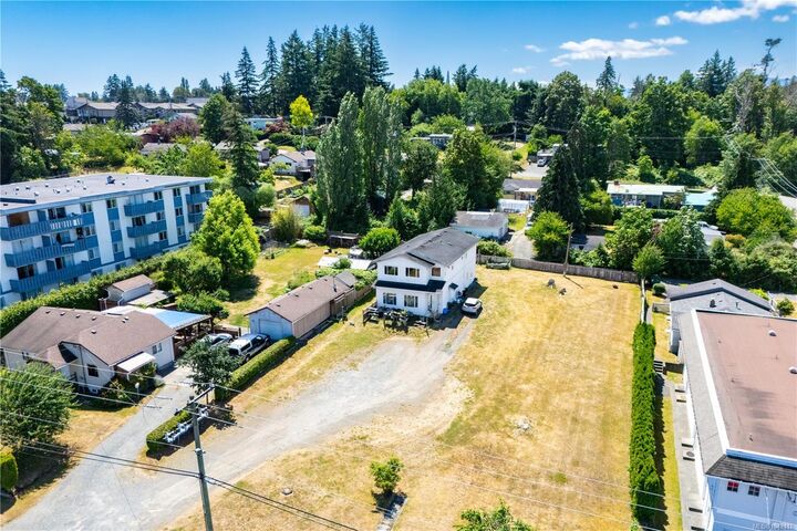 Property Photo: 859 9th Ave BC V9W 4B4