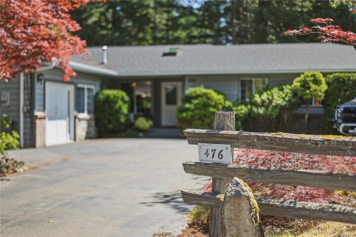 Property Photo: 476 Qualicum Rd BC V9K 1B2