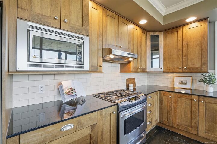 Property Photo: 225 Rosehill St #201 BC V9S 1E1
