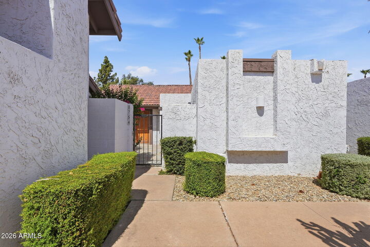 Property Photo: 8754 E Via De La Luna -- AZ 85258
