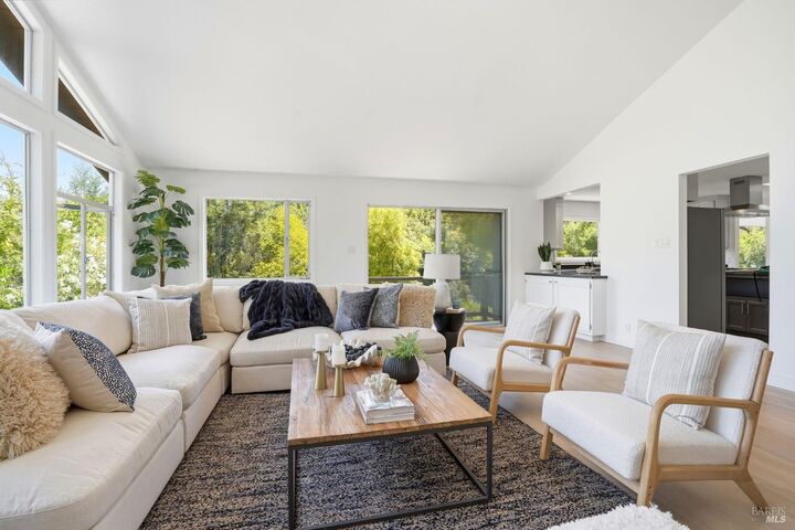 Property Photo:  53 Circle Road  CA 94903 