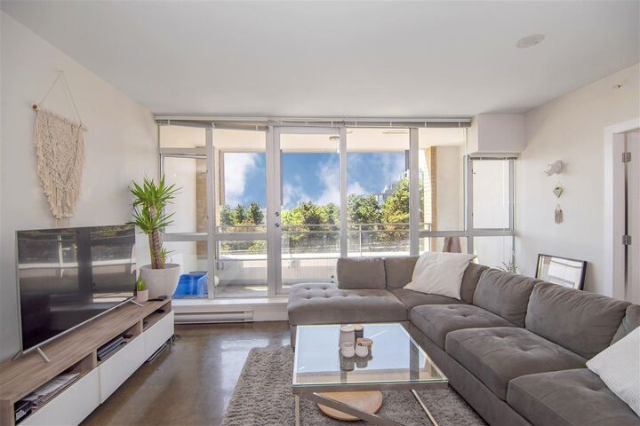 Property Photo: 221 Union Street 720 BC V6A 0B4