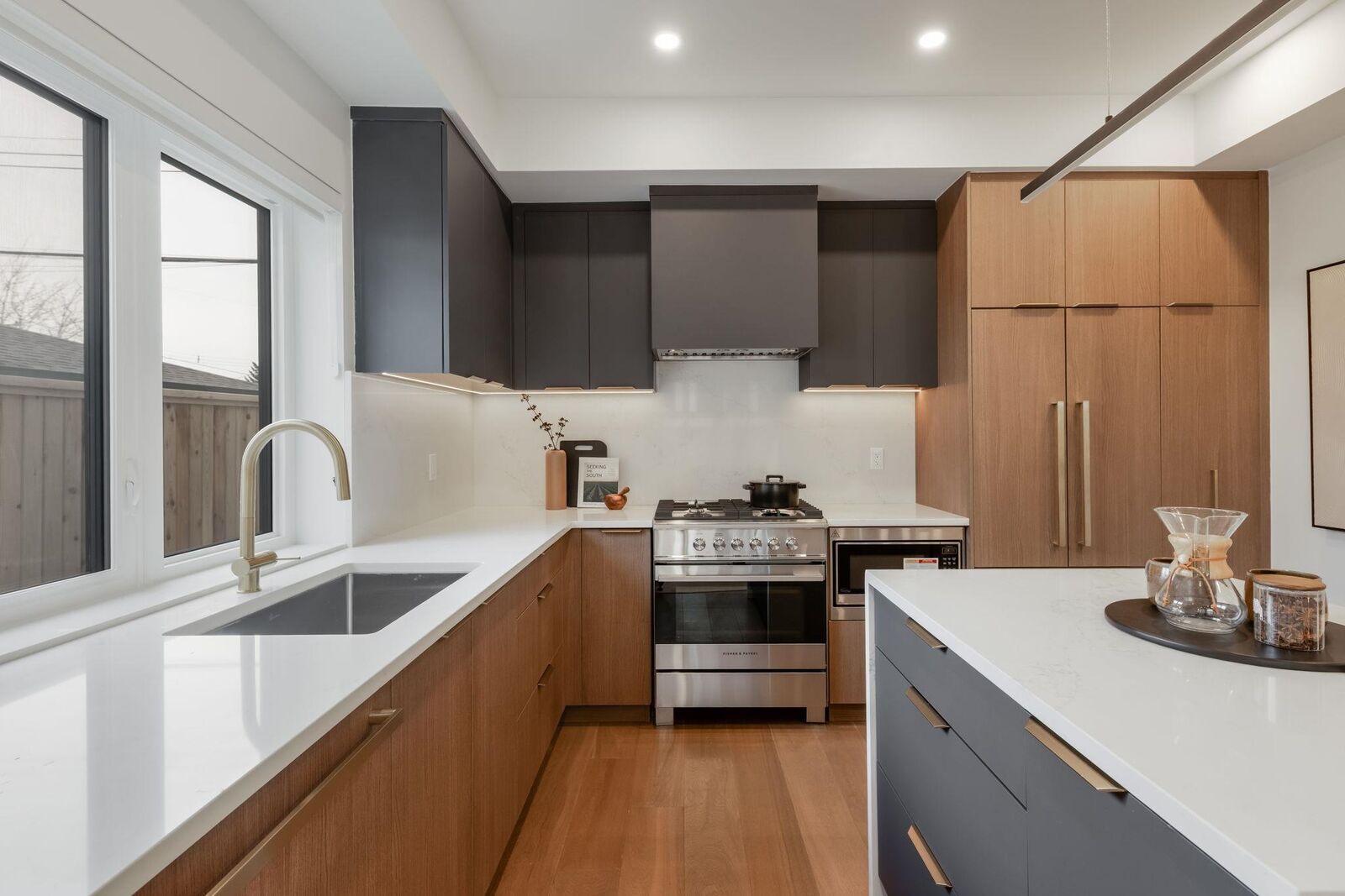 Property Photo: 552 Kaslo Street 1 BC V5K 3Z2