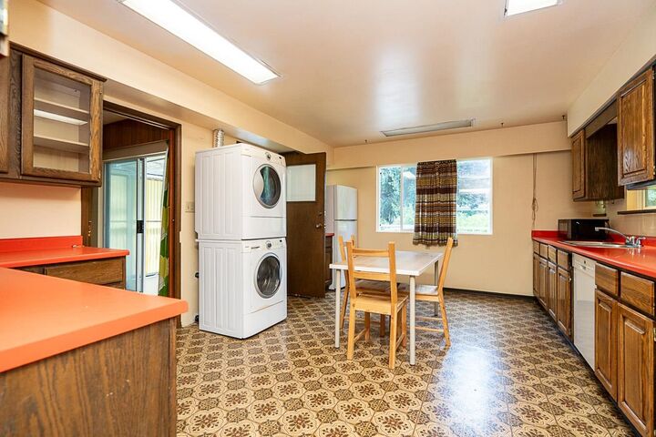 Property Photo: 1671 Robertson Avenue BC V3B 1C9