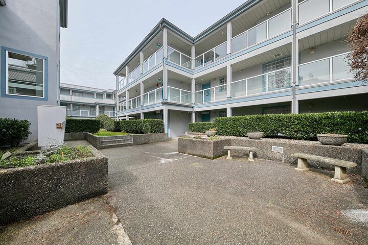 Property Photo: 11519 Burnett Street 405 BC V2X 6P3