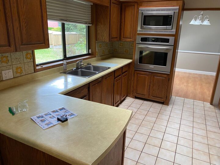 Property Photo: 1209 Crest Court BC V3J 5M1