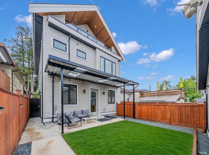 Property Photo: 3627 E 45th Avenue 2 BC V5R 3G6